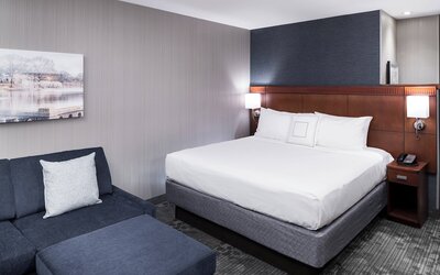 Courtyard by Marriott West Orange