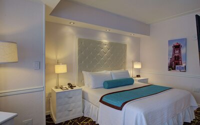 The Roslyn, Tapestry Collection by Hilton