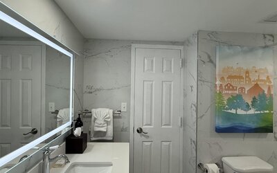 The Roslyn, Tapestry Collection by Hilton