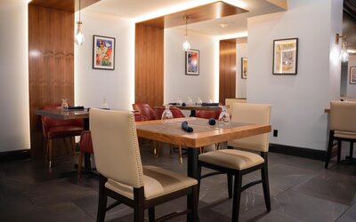 The Roslyn, Tapestry Collection by Hilton