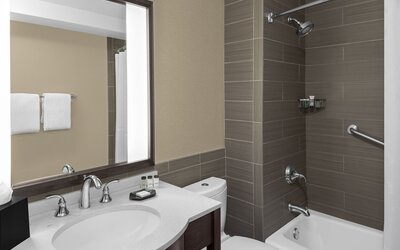 Sheraton Lincoln Harbor Hotel