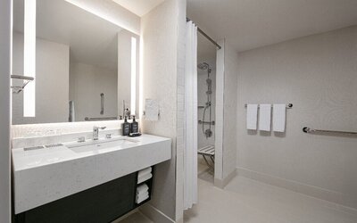 Sheraton LaGuardia East Hotel