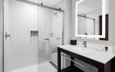 Four Points by Sheraton Flushing
