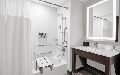 Four Points by Sheraton Flushing