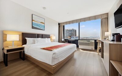 Ramada by Wyndham Flushing Queens