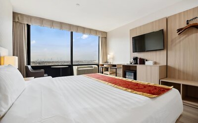 Ramada by Wyndham Flushing Queens