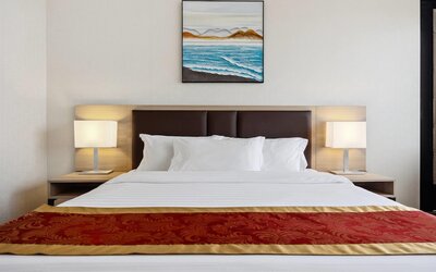 Ramada by Wyndham Flushing Queens
