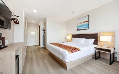 Ramada by Wyndham Flushing Queens