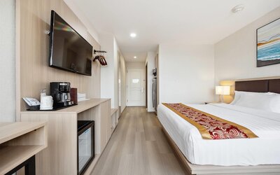 Ramada by Wyndham Flushing Queens