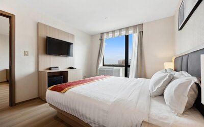 Ramada by Wyndham Flushing Queens