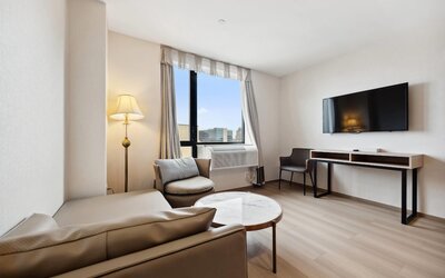 Ramada by Wyndham Flushing Queens