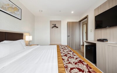 Ramada by Wyndham Flushing Queens