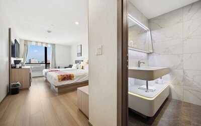 Ramada by Wyndham Flushing Queens