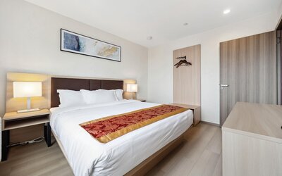Ramada by Wyndham Flushing Queens