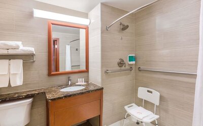 Ramada by Wyndham Flushing Queens