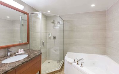 Ramada by Wyndham Flushing Queens