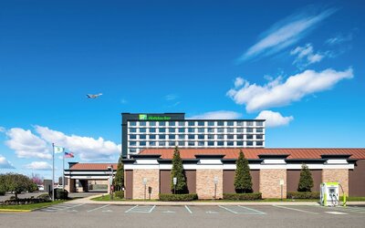 Holiday Inn Newark International Airport by IHG