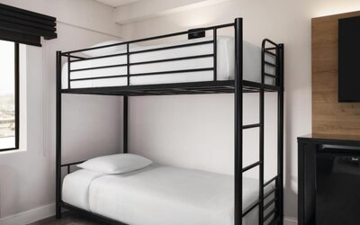 Aiden by Best Western Newark Airport