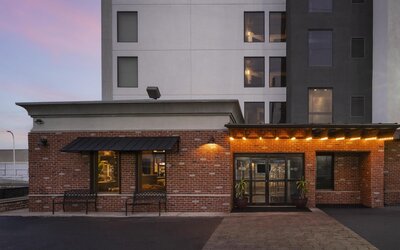 Aiden by Best Western Newark Airport