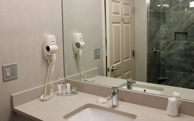 Marco LaGuardia Hotel