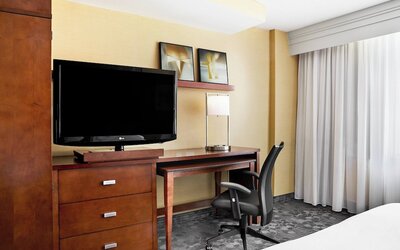 Courtyard by Marriott Newark Downtown