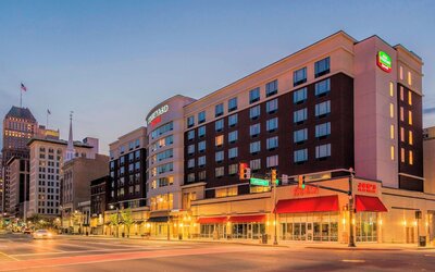 Courtyard by Marriott Newark Downtown