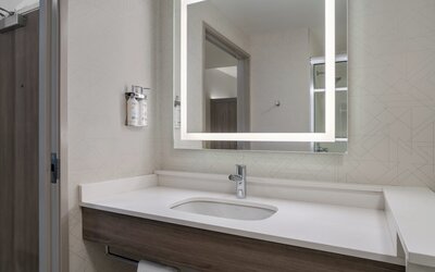 Holiday Inn Express & Suites Linden – Newark South by IHG