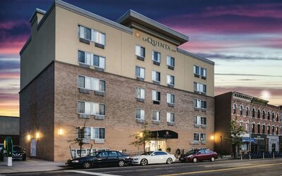La Quinta Inn & Suites by Wyndham Brooklyn Downtown