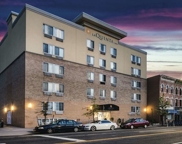 La Quinta Inn & Suites by Wyndham Brooklyn Downtown