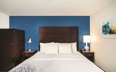 La Quinta Inn & Suites by Wyndham Brooklyn Downtown