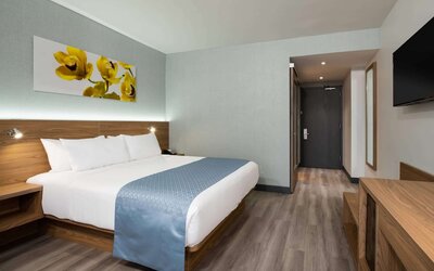 Wingate by Wyndham Long Island City