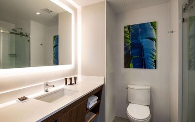 Wingate by Wyndham Long Island City