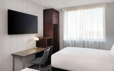 DoubleTree by Hilton Long Island City, NY