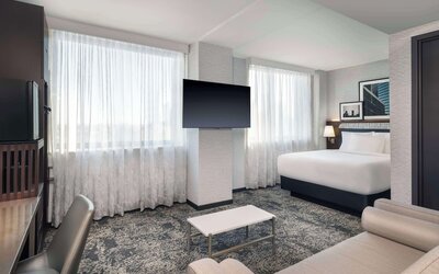 DoubleTree by Hilton Long Island City, NY