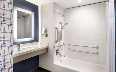 DoubleTree by Hilton Long Island City, NY