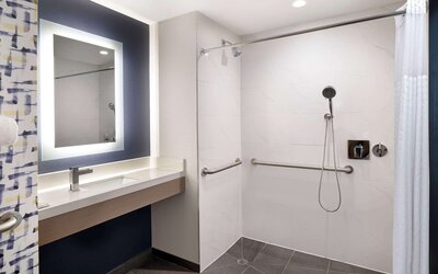 DoubleTree by Hilton Long Island City, NY