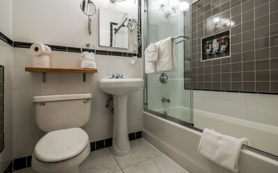 Henry Norman Hotel