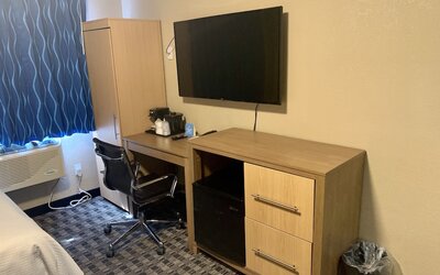 Days Inn by Wyndham Brooklyn Borough Park