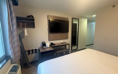 Days Inn by Wyndham Brooklyn Borough Park