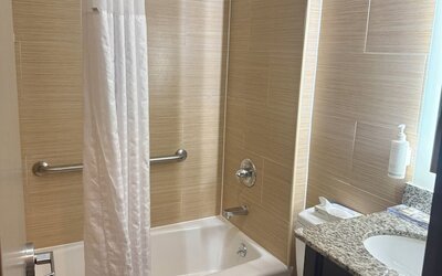Days Inn by Wyndham Brooklyn Borough Park