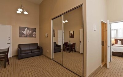 Pointe Plaza Hotel