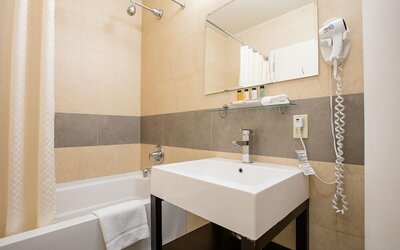 Pointe Plaza Hotel