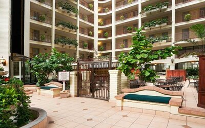 Lobby and coworking lounge at Embassy Suites By Hilton Arcadia.