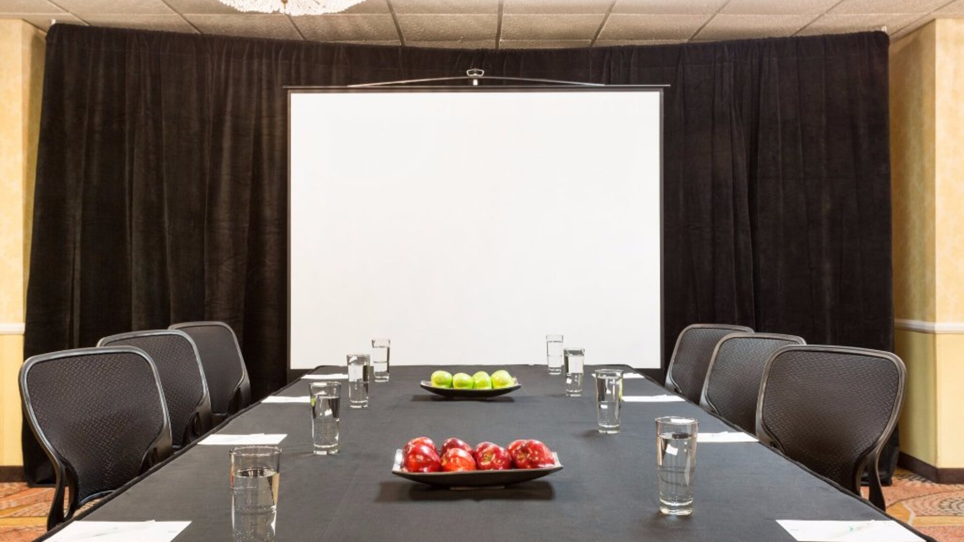 Meeting room at Embassy Suites By Hilton Arcadia.