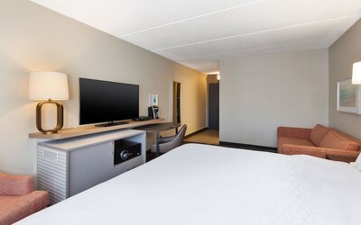 Holiday Inn Westbury - Long Island by IHG