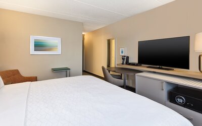 Holiday Inn Westbury - Long Island by IHG