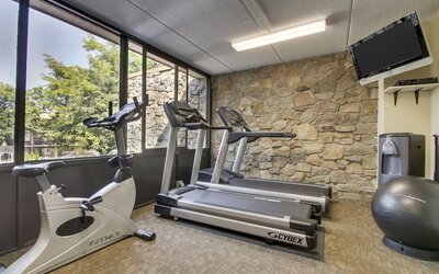 Holiday Inn Westbury - Long Island by IHG