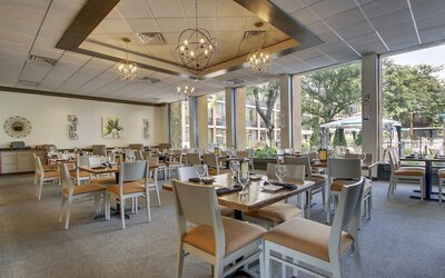 Holiday Inn Westbury - Long Island by IHG