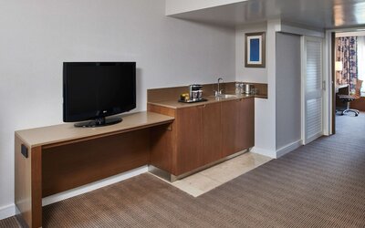 DoubleTree by Hilton Torrance - South Bay