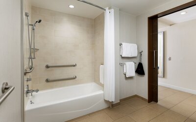 The Anza - A Calabasas Hotel
